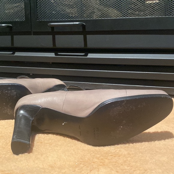 Classic Prada Mary Jane Heeled Shoes Size 38. Excellent Condition. Worn Once. - Picture 5 of 8